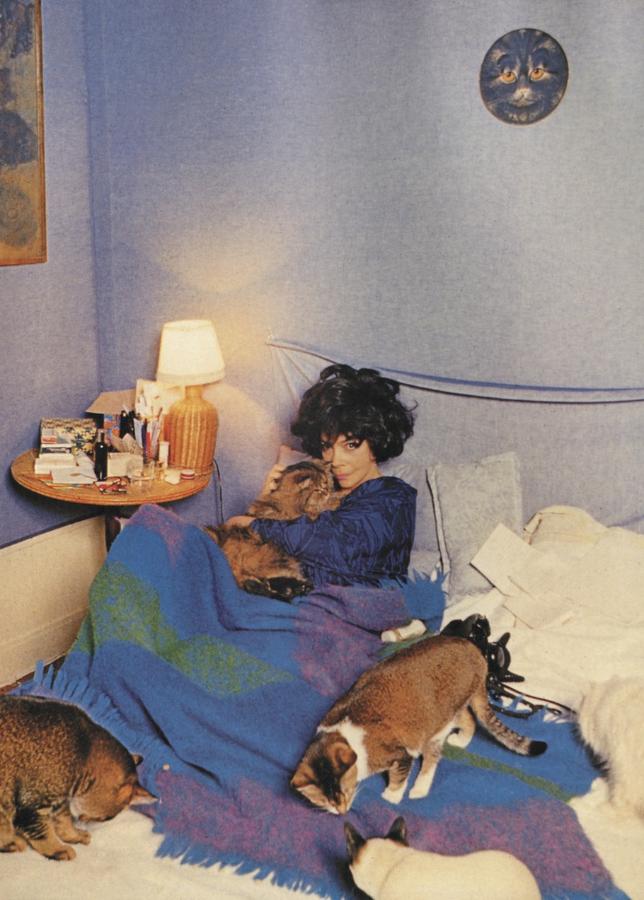Leonor Fini in ihrem Zimmer in Paris, 1973, Fotografie: María Cristina Orive